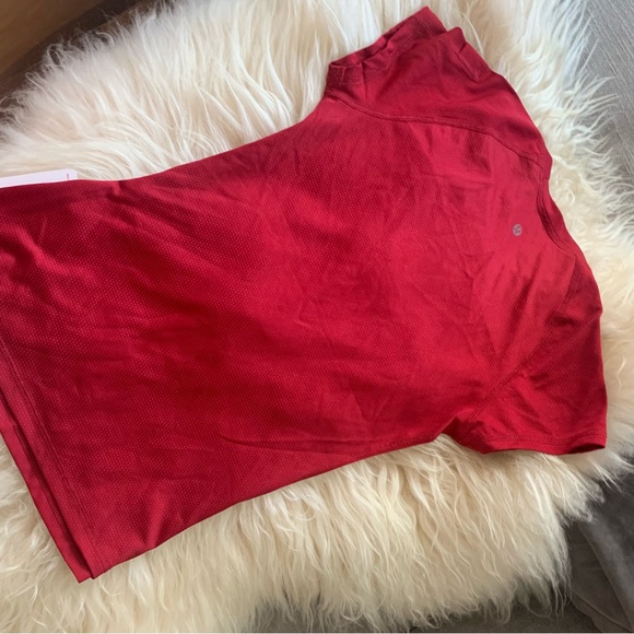 *Sold* BNWT Tech T-Shirt - Picture 2 of 5